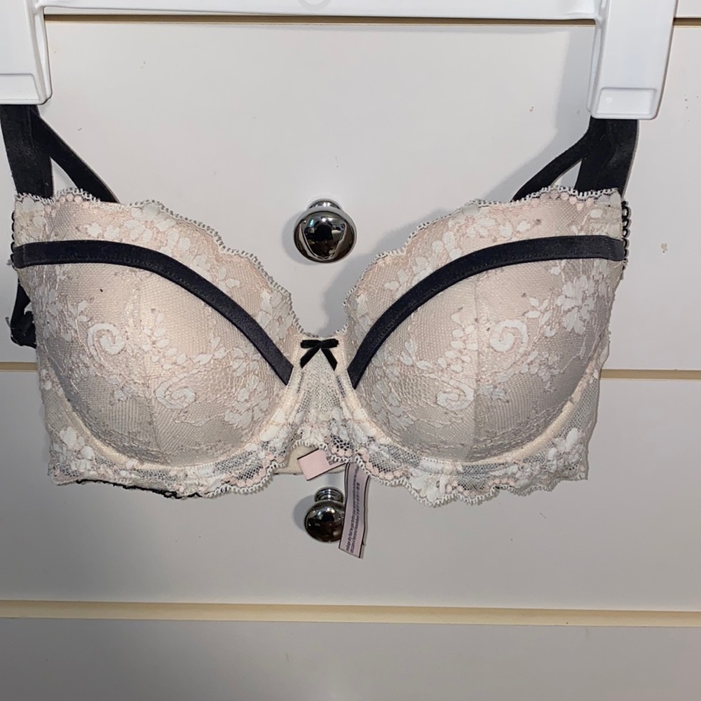 32DD Victoria’s Secret Bra